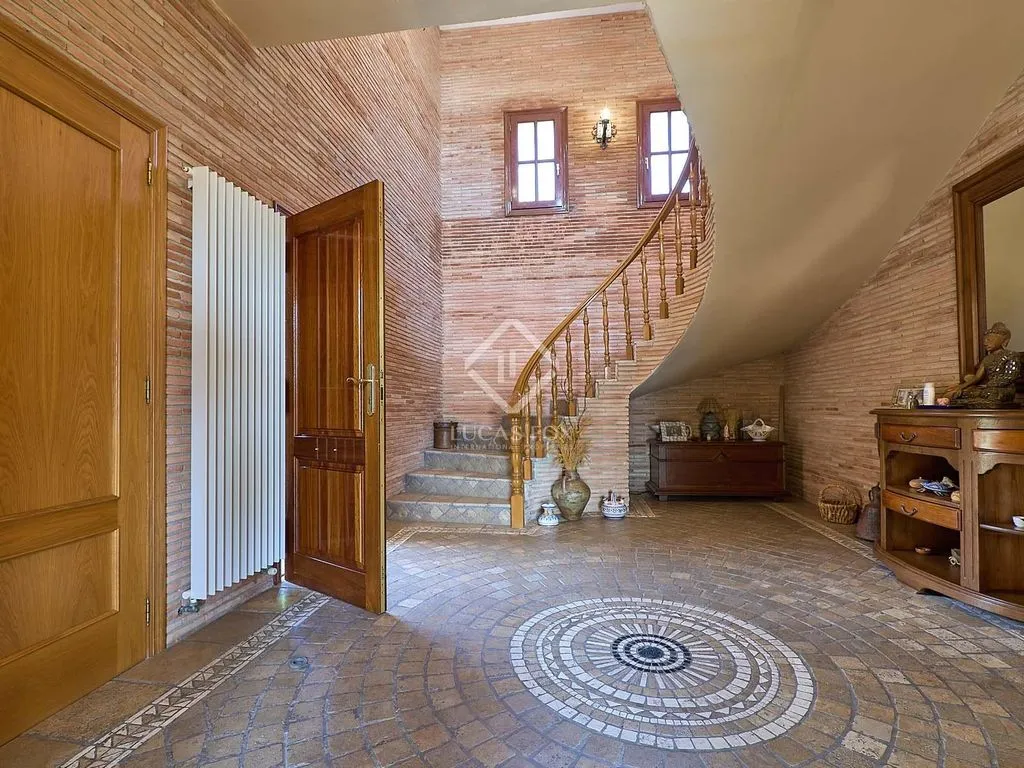 hallway_entrance