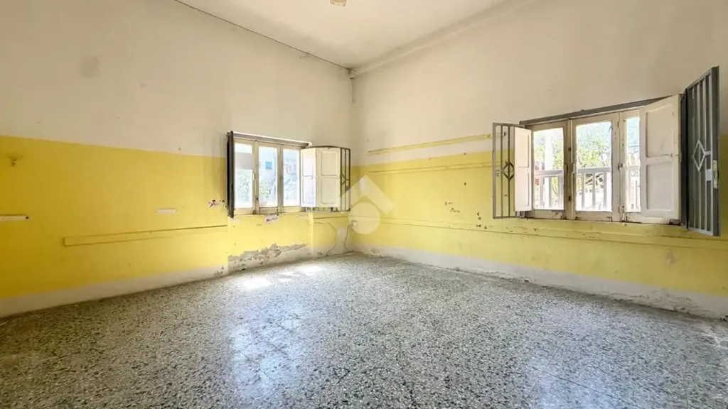 Pièces - Ground Floor Apartment with Courtyard in Cosenza