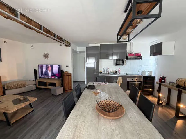 Soggiorno - Mixed-Use Property with Garden in Rohan