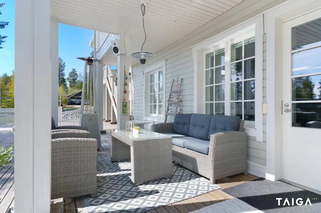 Terrass - Modern Detached House with Jacuzzi in Rovaniemi