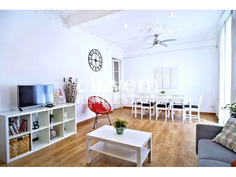 Elutuba - Characterful Apartment with Balcony in L'Esquerra de l'Eixample