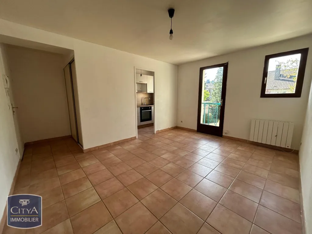 2-Bedroom Apartment with Parking in Rambouillet