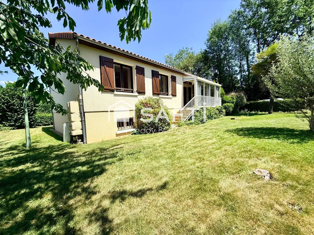 Exterior - 1980s House with Garden in Secondigny