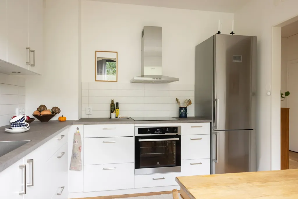 Köök - Charming 2-Bedroom with Balcony in Årsta