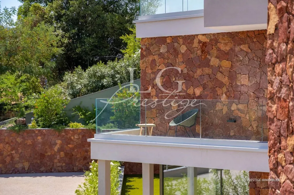 Terrace - Contemporary Residence with Pool in Esterel