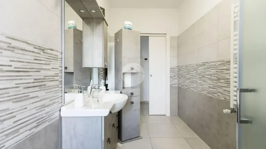 Vannitoad - Rear-Facing Two-Bedroom Flat in Bollate