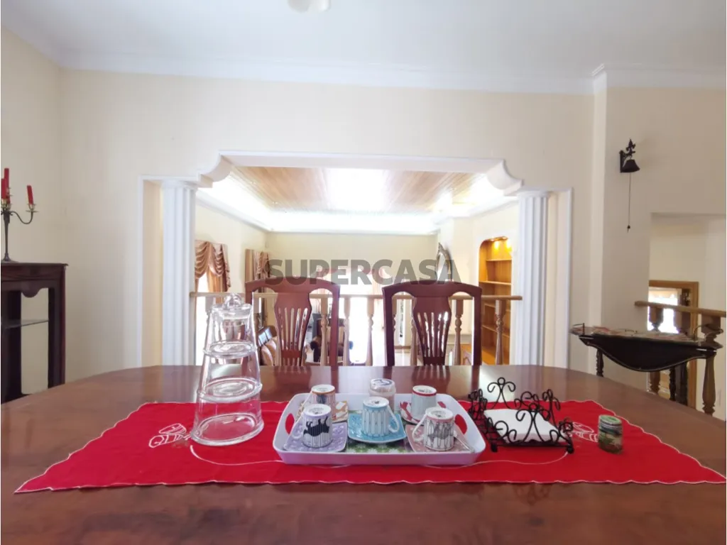Söögituba - Five-Bedroom House with Pool in Cascais