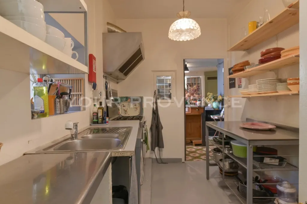 Kitchen - Character House with Suites in Saignon