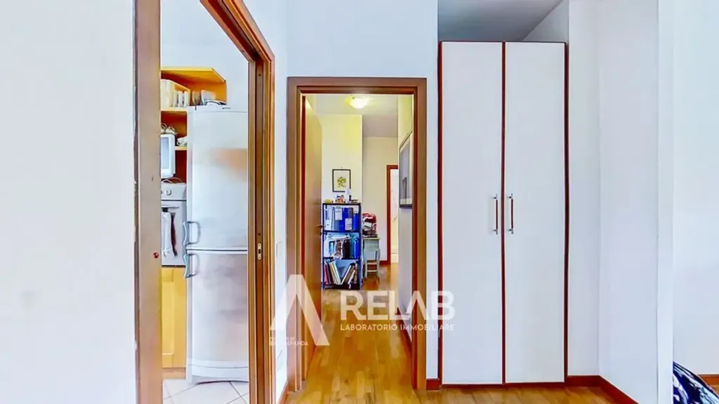 Esik - Bright Apartment with Balconies in Spinaceto, Rome