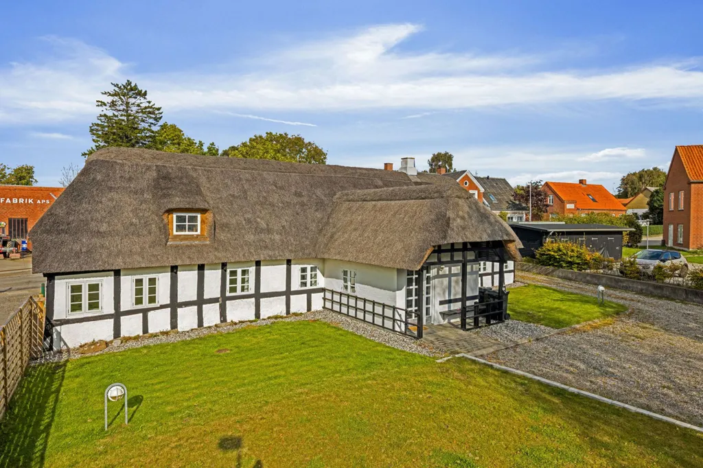 Exterior - Historic Villa with Garden in Hadsund