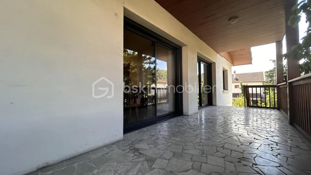 Terrasse - Maison Familiale avec Studio à Échirolles
