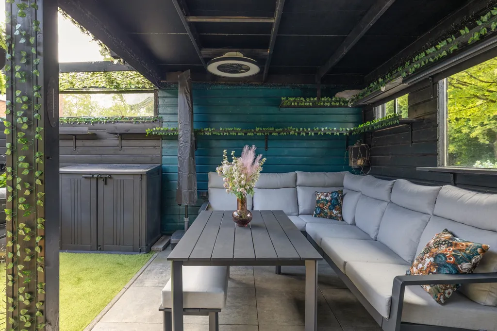 Terrass - Modernised Semi-detached House with Garden in Emmen