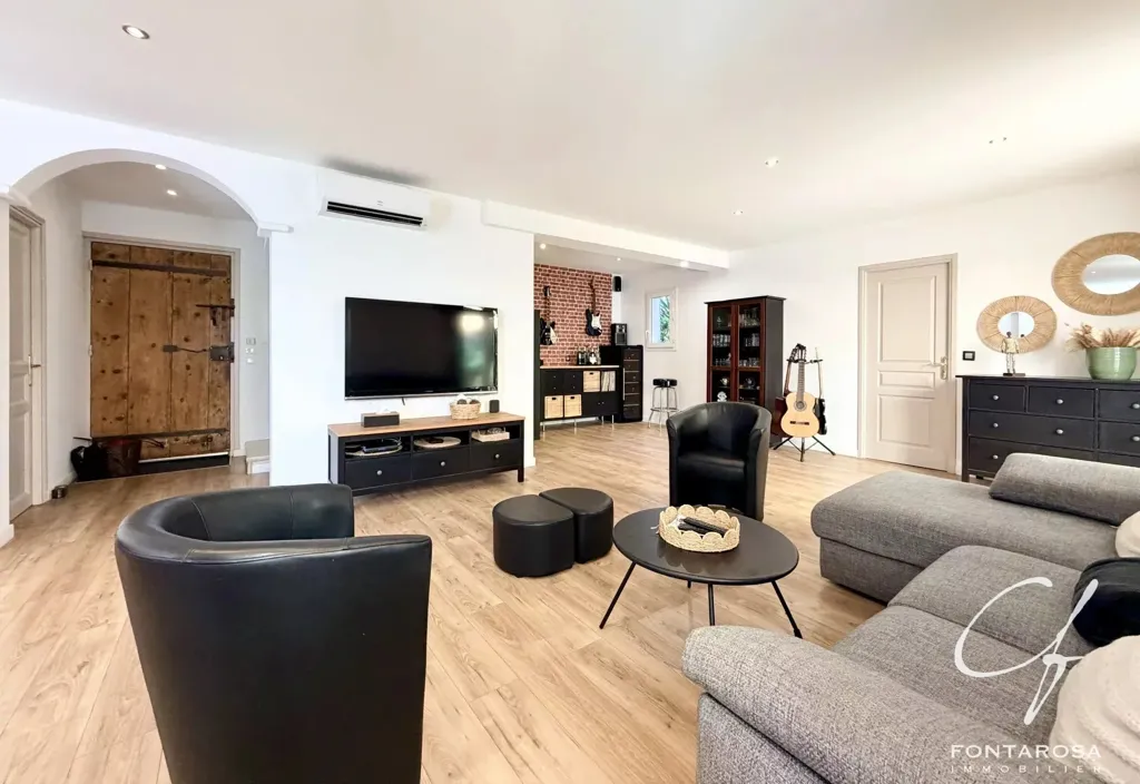 Séjour - Villa Luxueuse avec Piscine à Puget-sur-Argens