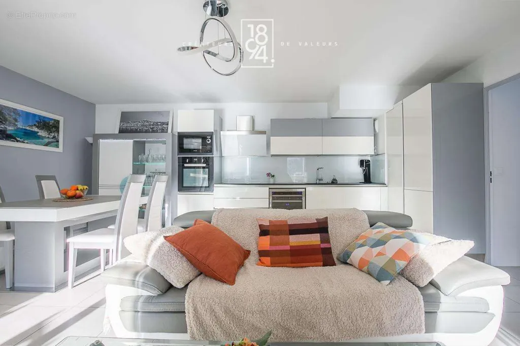 Soggiorno - Contemporary Apartment with Terrace in Le Redon