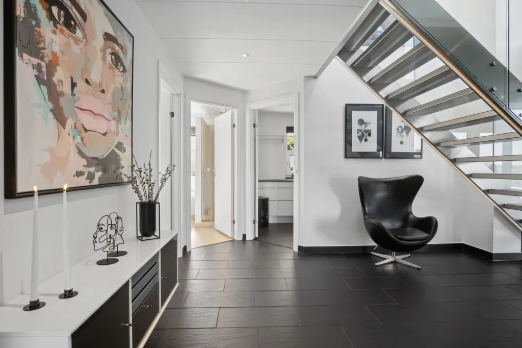 Entrée - Architectural House with Water View in Aabenraa
