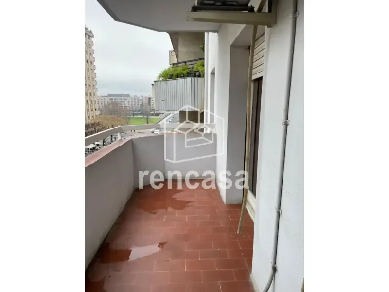 Rõdu - Spacious Flat with Balcony in Instituts