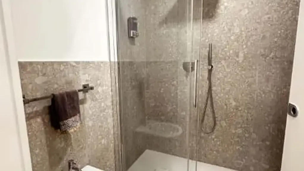 Vannitoad - Modern Studio with Design Elements in Milan