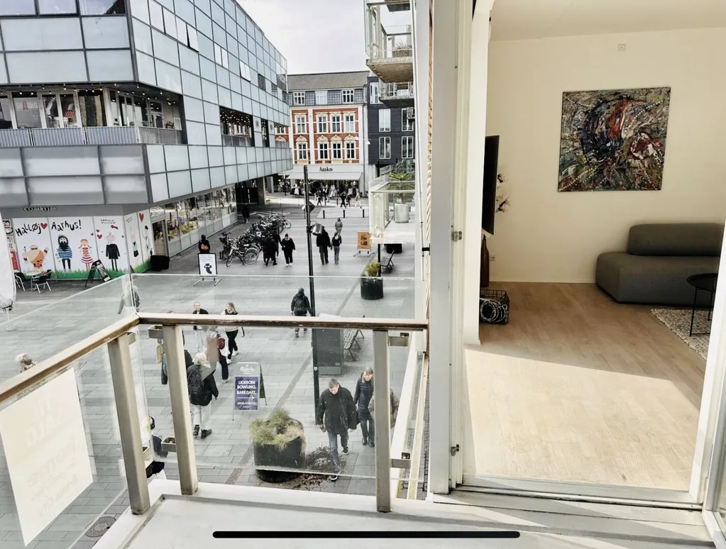 Rõdu - Central Apartment with Balcony in City Centre