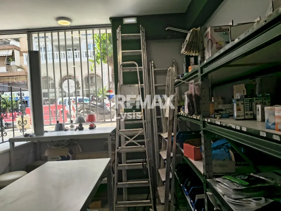 Pièces - Ground Floor Shop with Metro Access in Neos Kosmos