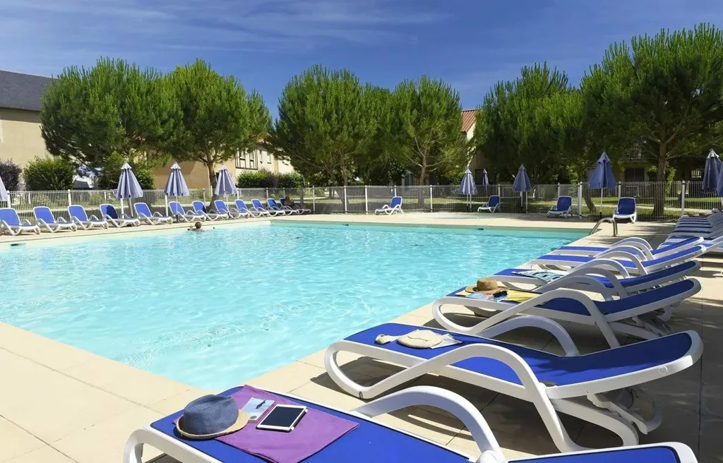 Piscine - Appartement Duplex avec Balcon à Montignac-Lascaux