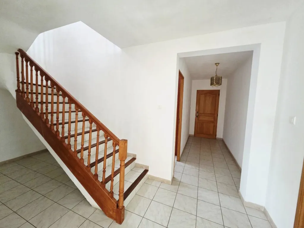 Toad - Villa with Double Garage in Saint-Marcel-sur-Aude