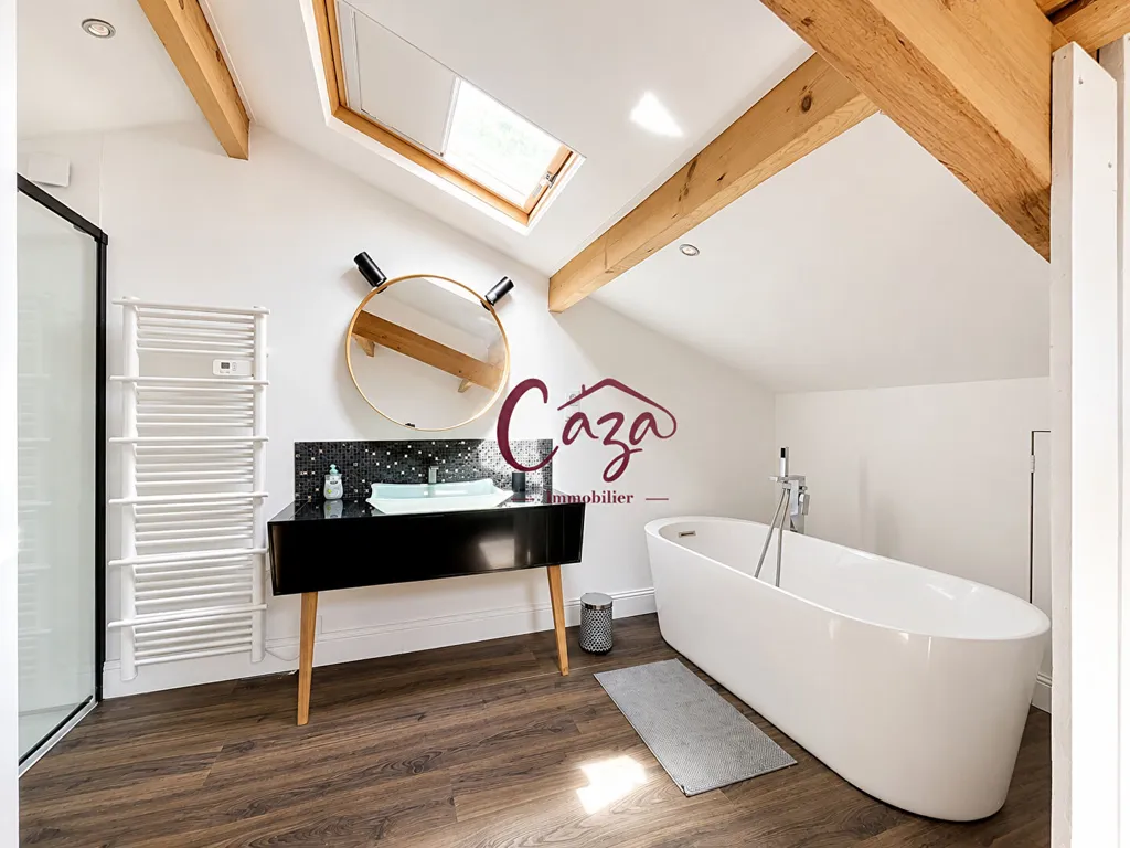 Salles de bain - Maison rénovée avec piscine à Carignan-de-Bordeaux