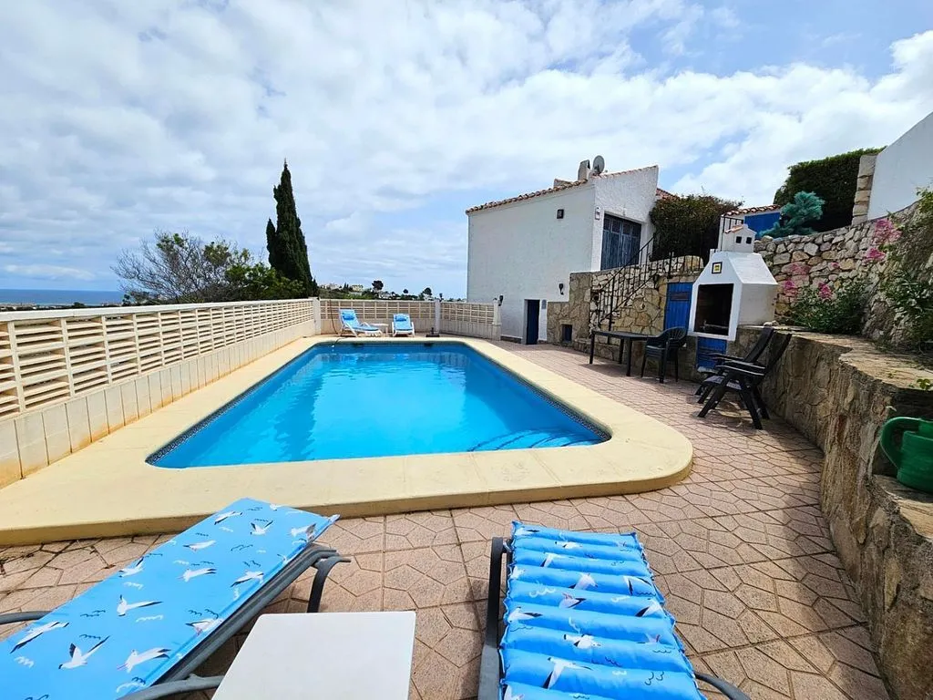 Piscine - Traditional Villa with Pool in Adsubia