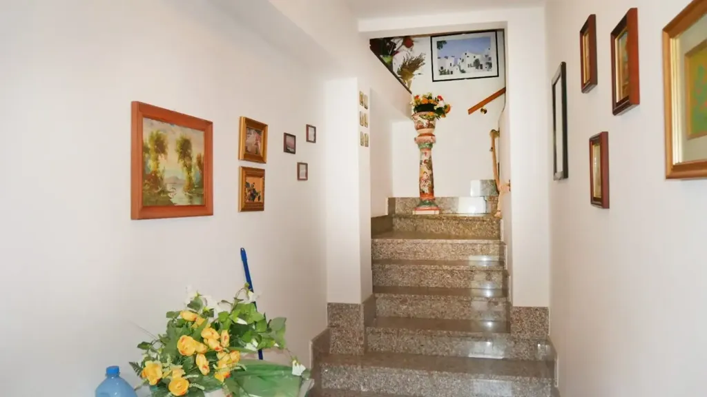 hallway_entrance
