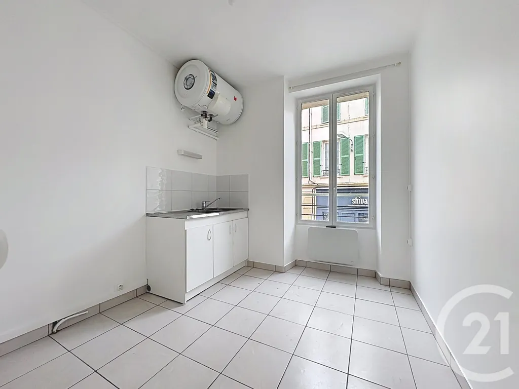 Stanze - 1-Bedroom Flat with Balcony in Melun