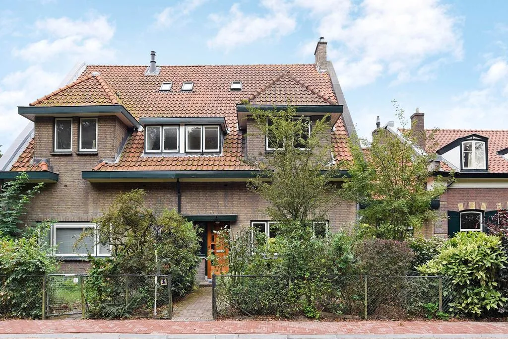 Exterior - Double Upper Flat with Terraces in Den Haag