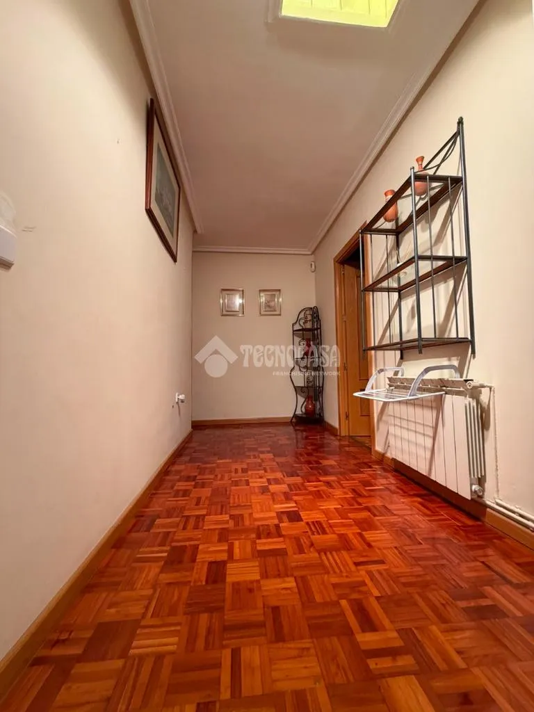 Esik - Terraced House with Garden in Hortaleza