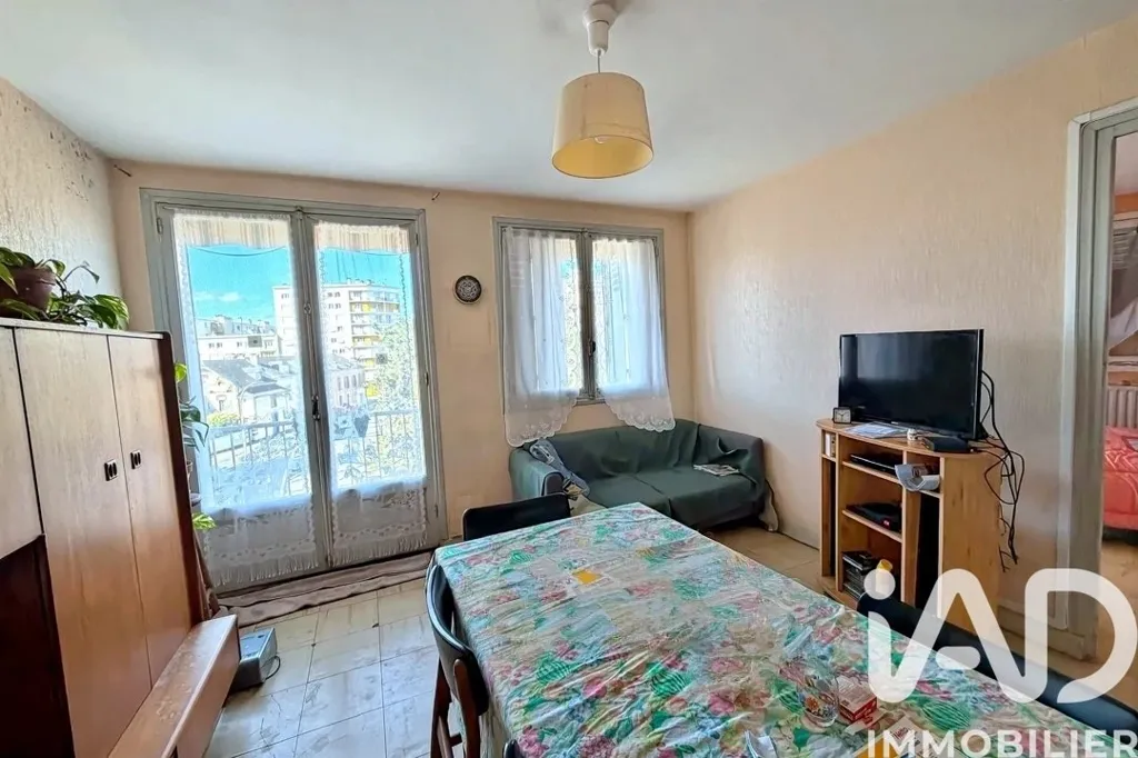 Dining Room - 3-Bedroom Apartment with Balcony in Tarbes