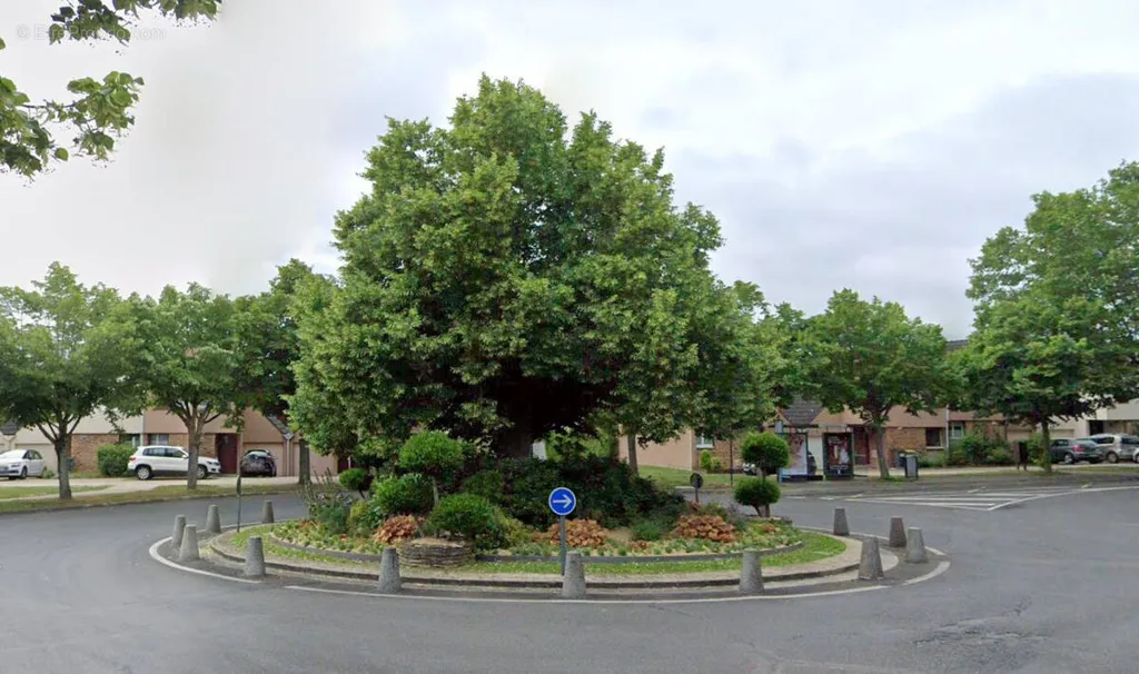 Parking Lot in Secure Residence, Jouy-le-Moutier