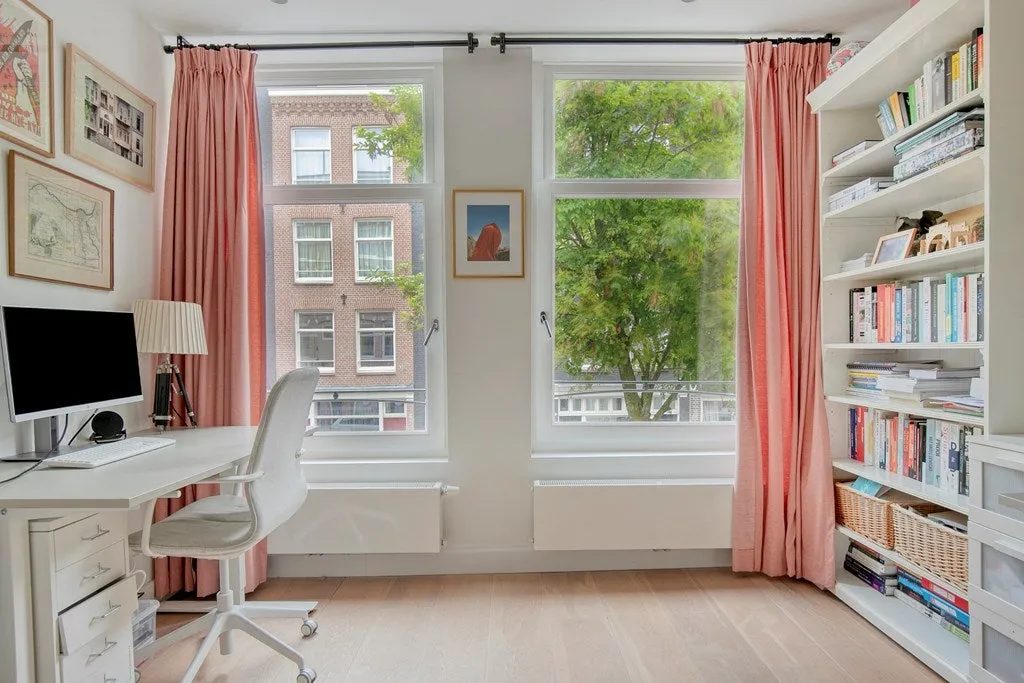 Charming Ground Floor Flat with Garden in Staatsliedenbuurt
