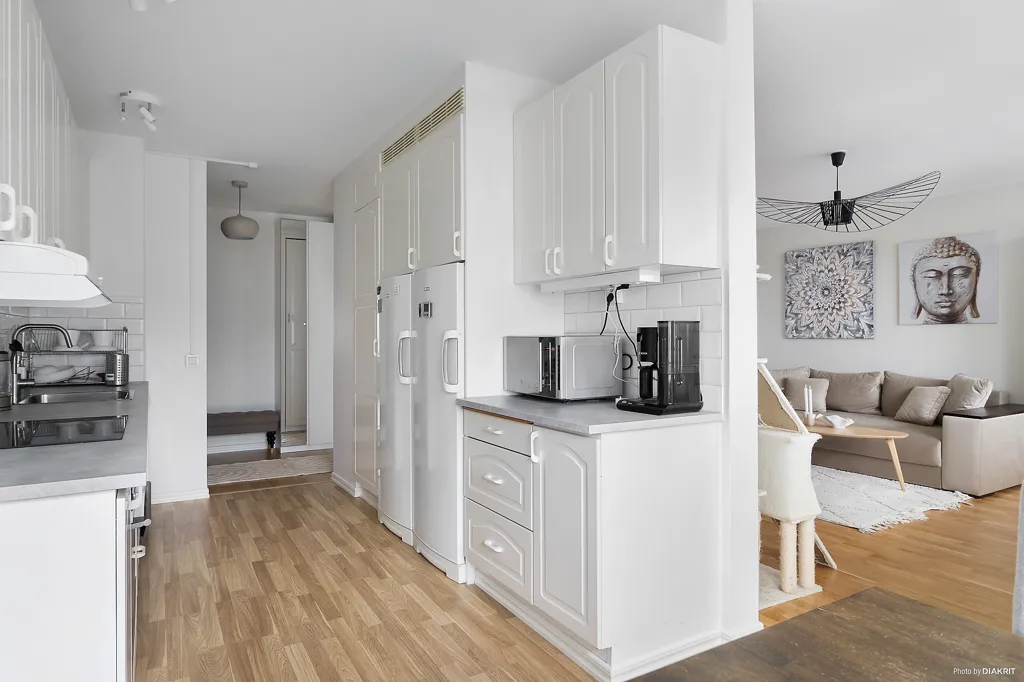 Köök - Renovated Flat with Large Windows in Lunden