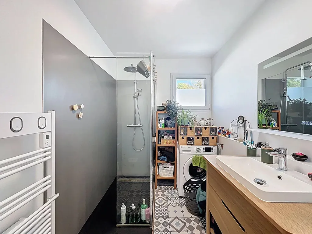 Salles de bain - Maison Rénovée avec Terrasse en Teck à Sanguinet