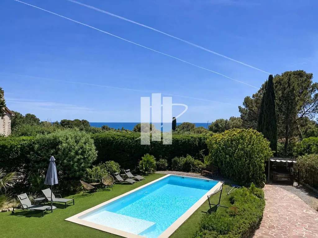 Piscine - Villa avec Piscine Chauffée à Boulouris