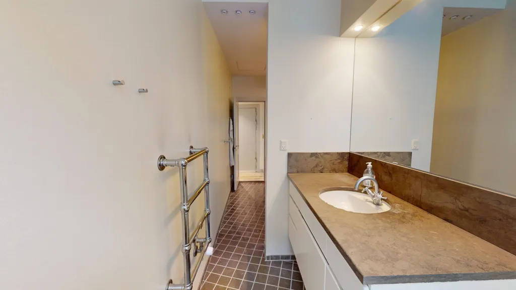 Salles de bain - Apartment with Private Garage in Frederiksstaden