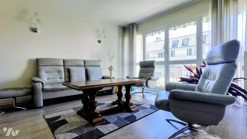 Séjour - Appartement Lumineux avec Balcons à Chambéry