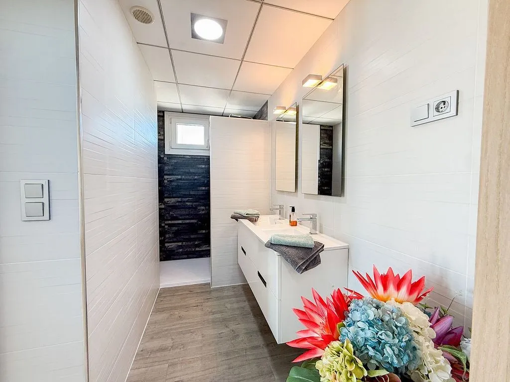 Bathrooms - Villa with Pool and Terrace in Águilas