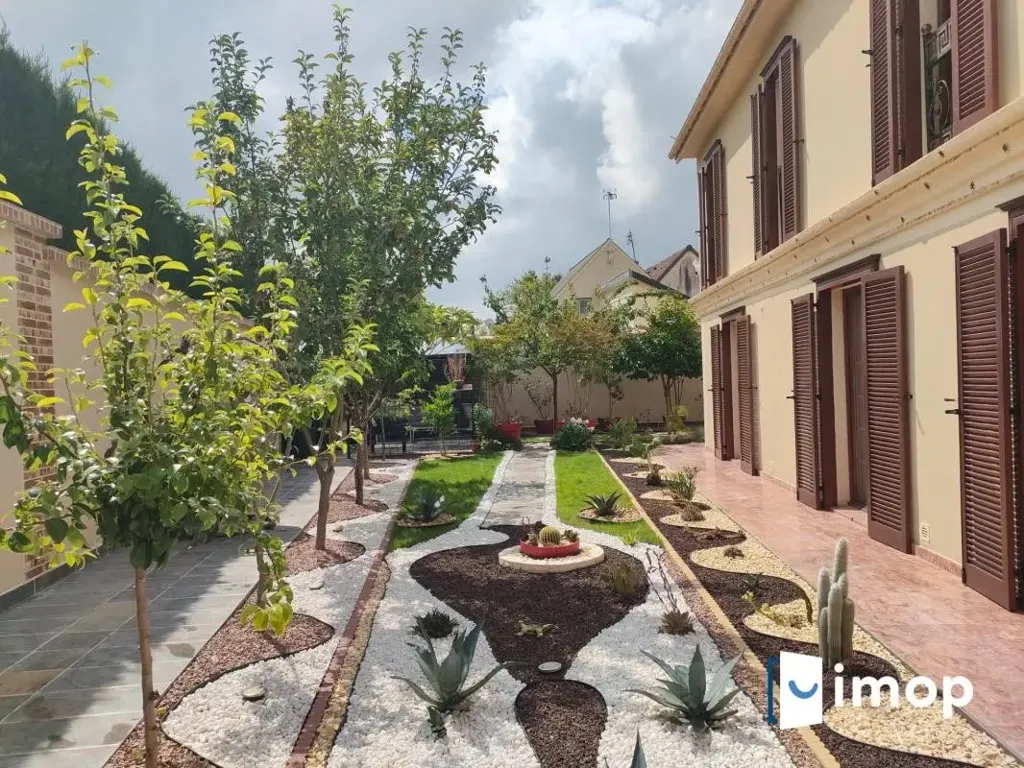Aed - Family House with Garden in Morangles