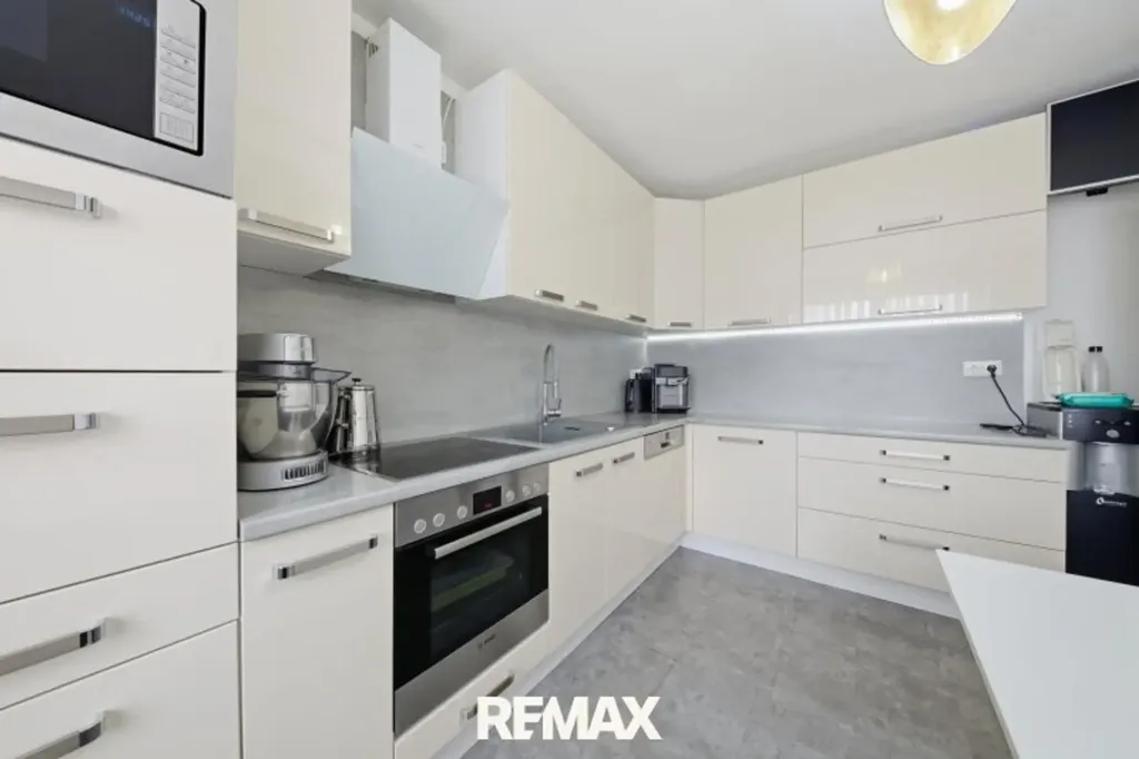 Cuisine - Multi-Unit House with Expansion Potential in Haschendorf