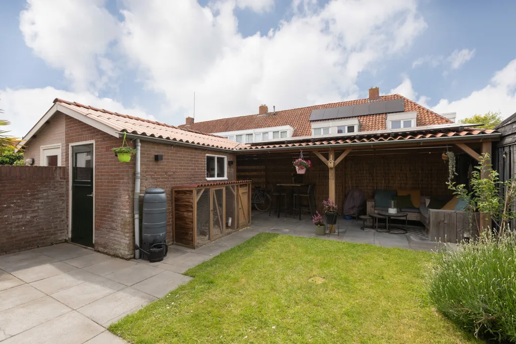Giardino - Modernised 1930s Semi-detached House in Bolsward