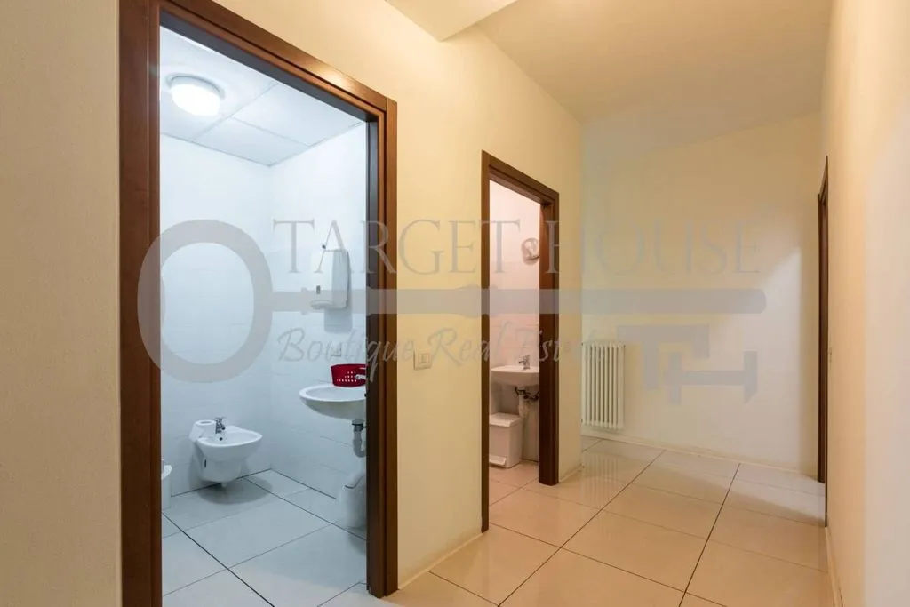 Vannitoad - Office with Lake View in Como