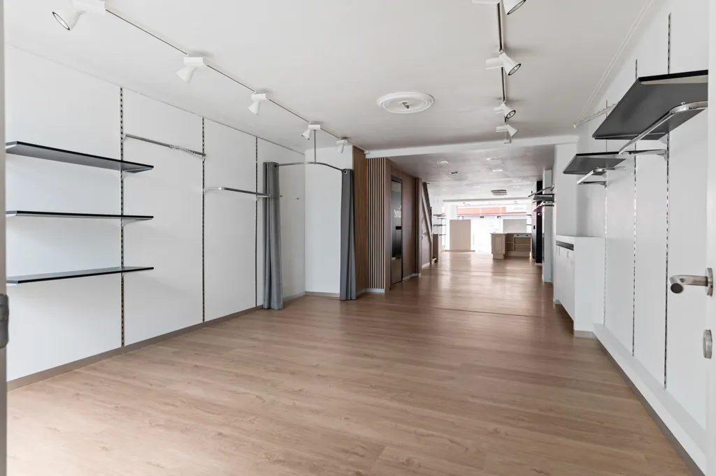 Toad - Commercial Shop with Storage/Wohn in Herentals Centre