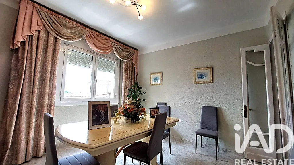 Salle à manger - Spacious 4-Bedroom Flat with Balcón in Calaf