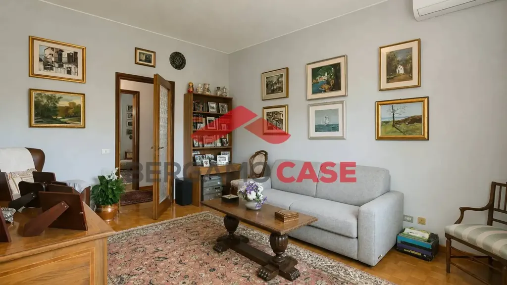 Studio - Appartamento con tre balconi a Bergamo, zona stadio