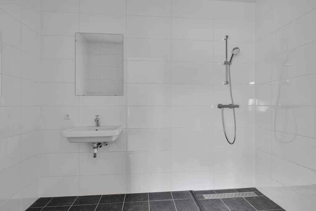 Salles de bain - Modern Hoekwoning with Garden in Leidschendam