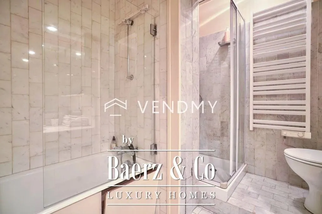 Bathrooms - Luxury Flat with Garden View in Paris