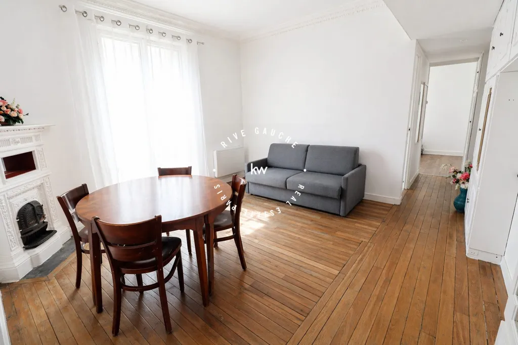 Séjour - Appartement de Luxe avec Cheminée Prussienne à Paris
